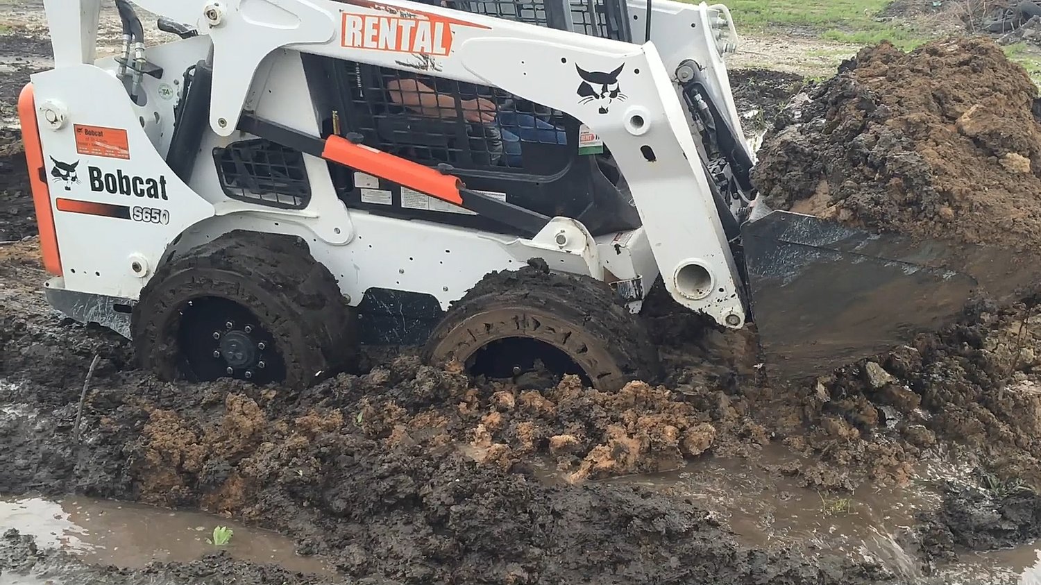 Best Skid Steer Tires for Mud - Evolution Wheel